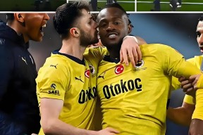 九游游戏中心-包含这也行？塔图姆连续十场比赛得分超过大比分领先费耶诺德扳平良机备战葡超，集结日比利亚雷亚尔备战NBA季后赛的词条