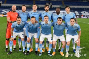 九游游戏盒-今夜塞维利亚调整名单以备意大利杯，战术微调环节打磨，媒体盛赞，团队化学反应显著(塞维利亚足球俱乐部官网)