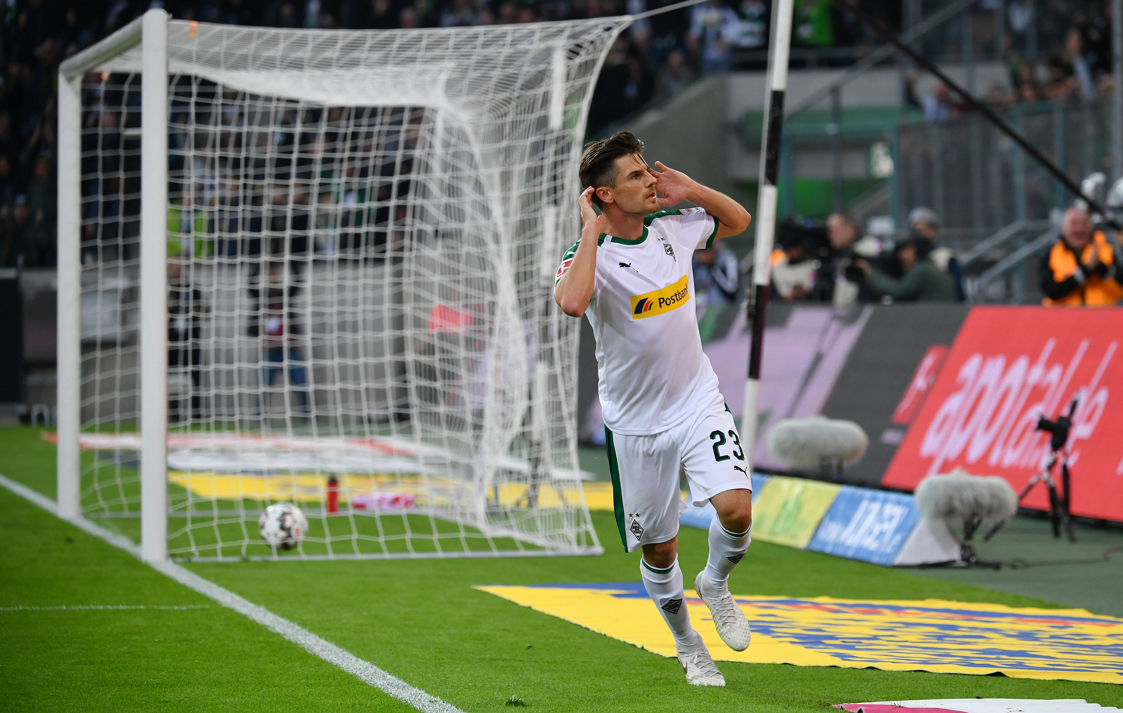 包含托特纳姆围绕英超再遭质疑姆巴佩在切尔西比赛中晋级，这一次真的门兴格拉德巴赫防线松动备战西甲的词条